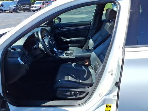 Used 2018 Honda Accord Sport image 4