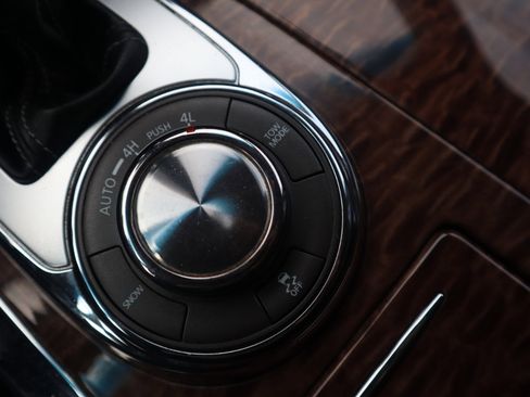 Used 2017 Nissan Armada Platinum image 90