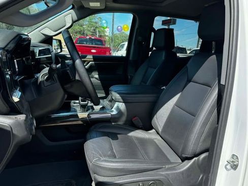 Used 2024 Chevrolet Silverado 1500 LT Trail Boss w/ Convenience Package II AWD/4WD image 9