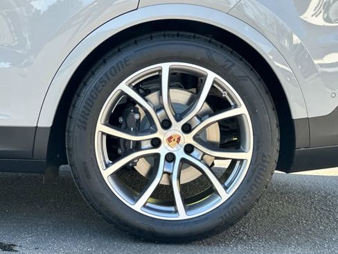 New 2026 Porsche Cayenne image 32