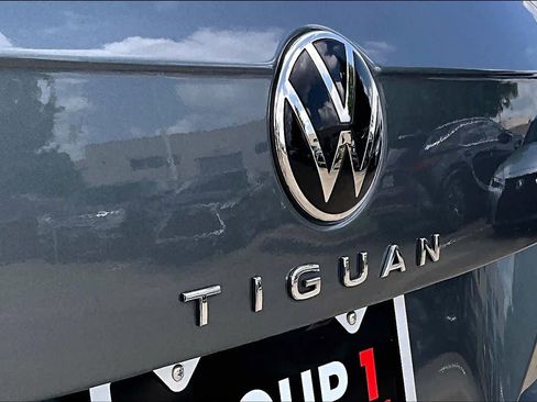 Used 2022 Volkswagen Tiguan SE R-Line FWD image 29
