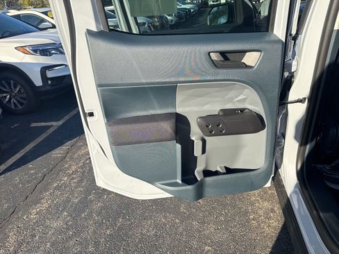 New 2025 Ford Maverick XL image 19