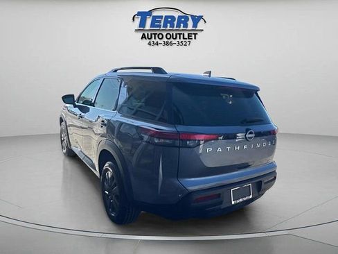 Used 2025 Nissan Pathfinder SV image 5