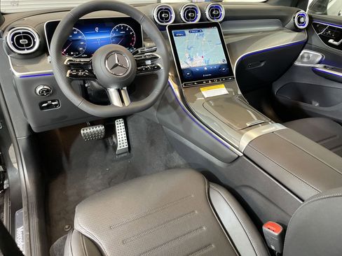 Certified 2025 Mercedes-Benz GLC 300 image 4