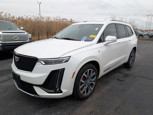 Used 2024 Cadillac XT6 Sport w/ Platinum Package image 5