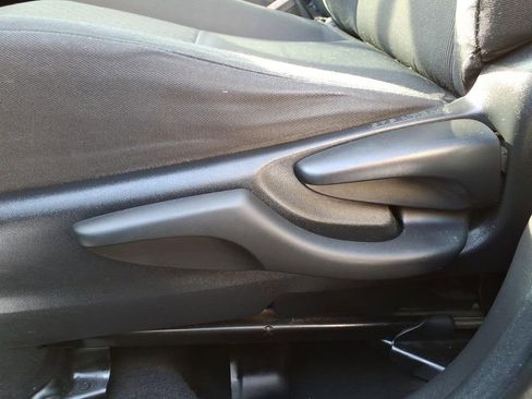 Used 2017 Toyota Yaris L image 15