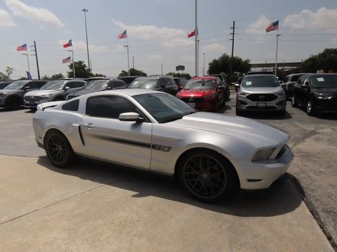 Used 2011 Ford Mustang GT Premium w/ Electronics Pkg RWD image 7