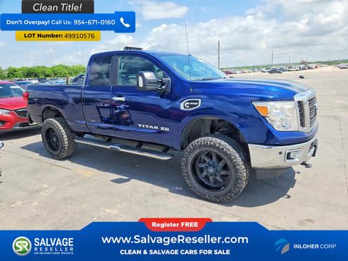 Used 2017 Nissan Titan SV image 5