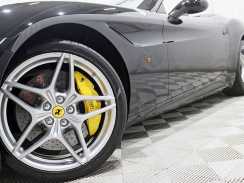 Used 2016 Ferrari California T RWD image 5