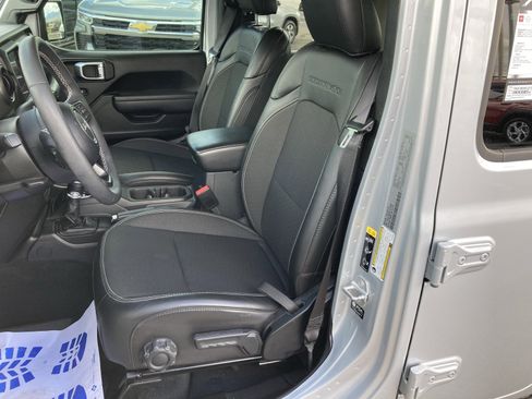 Used 2023 Jeep Gladiator Sport image 30