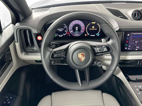 Certified 2025 Porsche Cayenne E-Hybrid AWD/4WD image 18