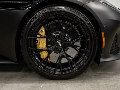 Used 2025 Aston Martin DB12 Convertible RWD image 40
