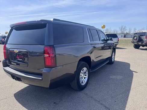 Used 2017 Chevrolet Suburban LT w/ Max Trailering Package AWD/4WD image 4