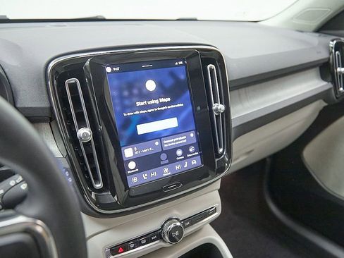 Used 2023 Volvo XC40 B5 Plus w/ Protection Package Premier AWD/4WD image 14