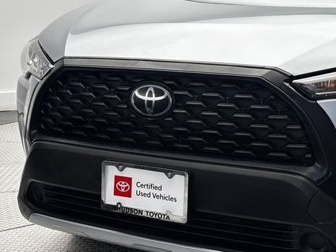 Used 2025 Toyota Corolla Cross LE FWD image 2