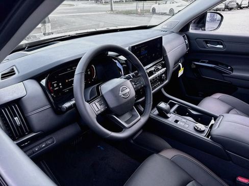 New 2026 Nissan Pathfinder Platinum AWD/4WD image 9