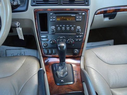 Used 2005 Volvo XC70 AWD/4WD image 21