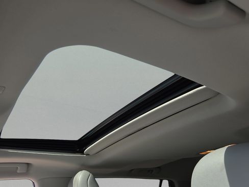 Used 2020 Toyota Highlander XLE image 10