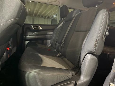 Used 2018 Nissan Pathfinder S AWD/4WD image 13