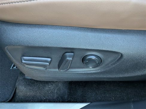 Certified 2025 Toyota Highlander Limited image 22