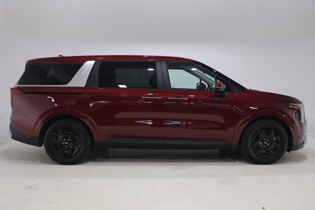 Used 2026 Kia Carnival FWD image 9