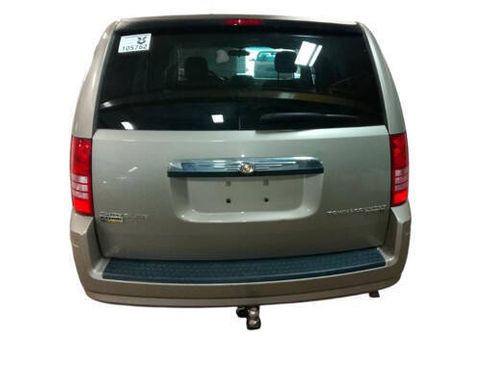 Used 2009 Chrysler Town & Country LX FWD image 4