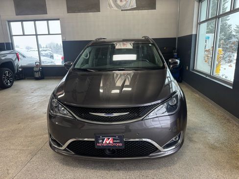 Used 2020 Chrysler Pacifica Touring-L Plus image 2