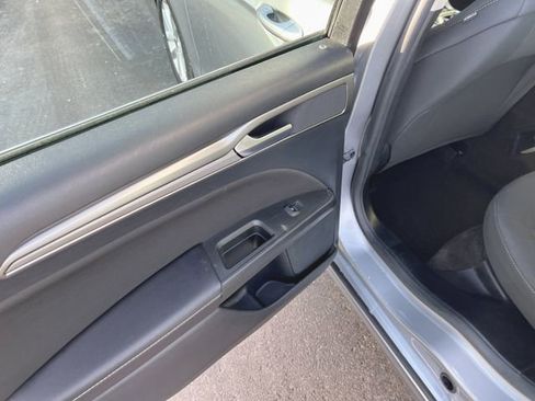 Used 2020 Ford Fusion SE image 30