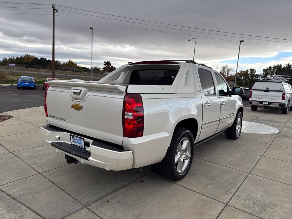 Used 2012 Chevrolet Avalanche LTZ AWD/4WD image 6
