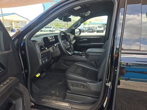 Used 2025 Chevrolet Suburban Z71 AWD/4WD image 7