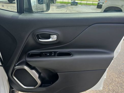 Used 2020 Jeep Renegade Limited w/ UConnect 8.4 Nav Group AWD/4WD image 19
