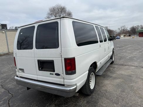Used 2010 Ford E-150 and Econoline 150 Wagon image 12