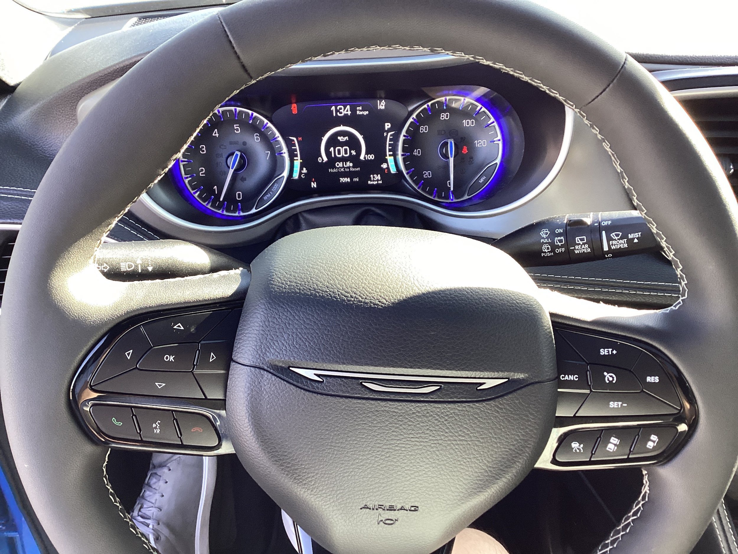 Used 2027 Chrysler Pacifica Limited FWD image 16