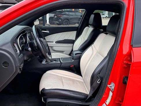 Used 2017 Dodge Charger SXT w/ Plus Group image 8