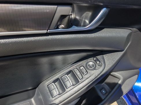Used 2018 Honda Accord Sport image 16