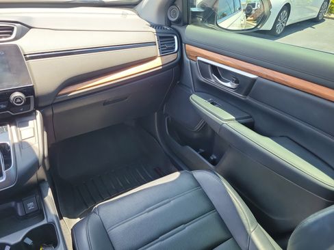 Used 2018 Honda CR-V Touring image 18