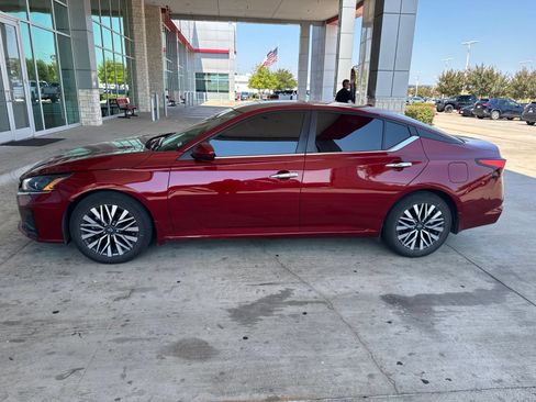 Used 2024 Nissan Altima 2.5 SV w/ SV Premium Package FWD image 27