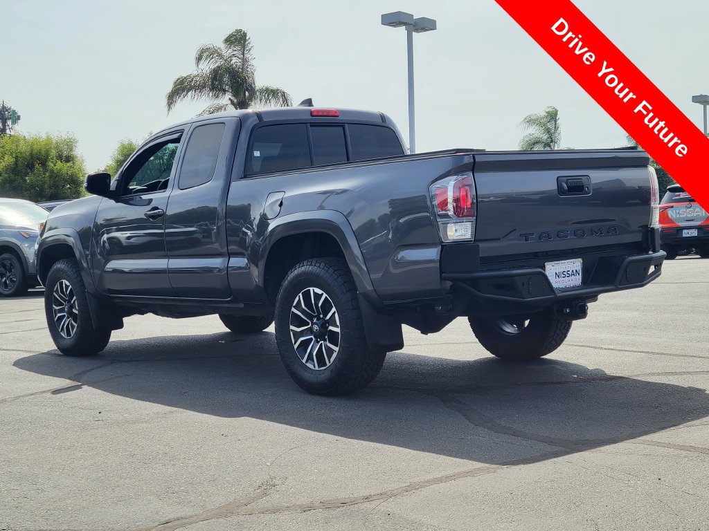 Used 2022 Toyota Tacoma TRD Sport w/ TRD Premium Sport Package RWD image 3