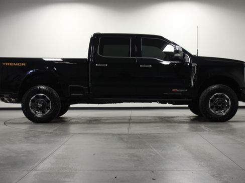 Used 2024 Ford F250 Platinum w/ Tremor Off-Road Package AWD/4WD image 3