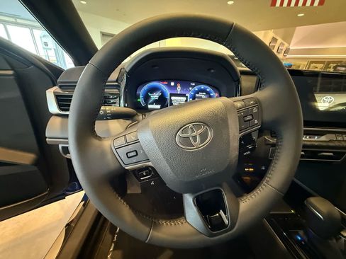 New 2025 Toyota Camry Hybrid FWD image 13