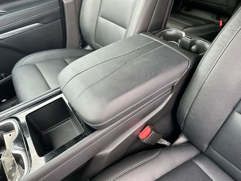 Used 2025 Chevrolet Traverse LT image 20