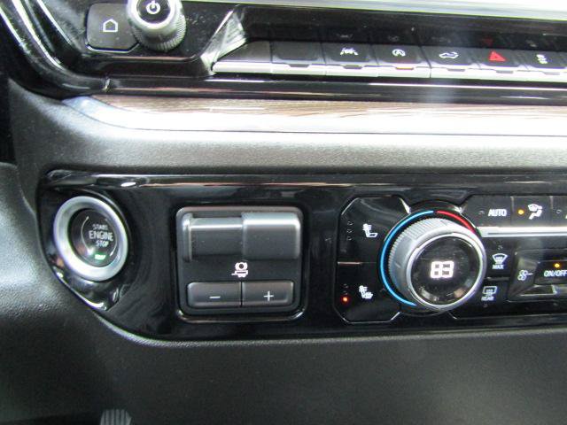 Used 2023 Chevrolet Silverado 1500 RST AWD/4WD image 15