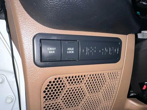 Used 2016 Jeep Wrangler Unlimited Rubicon w/ Connectivity Group AWD/4WD image 15