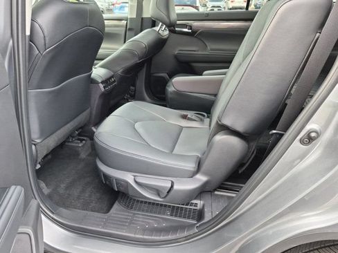 Certified 2026 Toyota Highlander Platinum AWD/4WD image 17