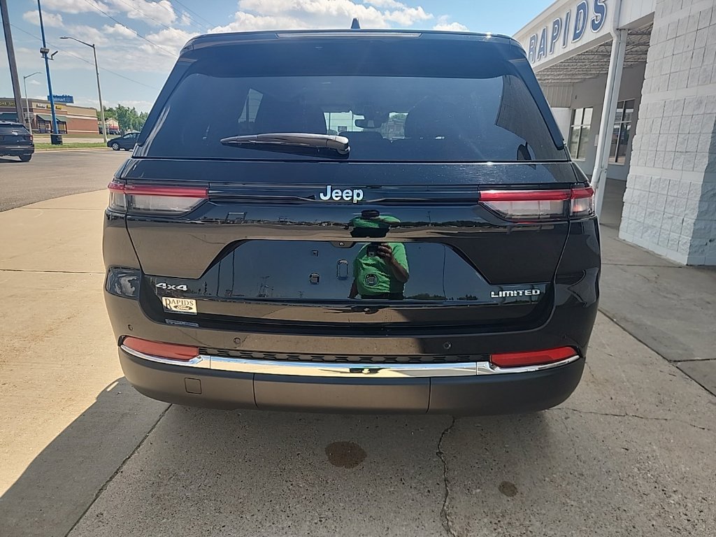 Used 2023 Jeep Grand Cherokee Limited AWD/4WD image 7
