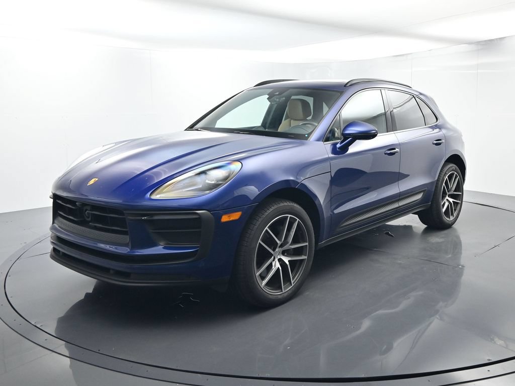 Certified 2025 Porsche Macan AWD/4WD image 1