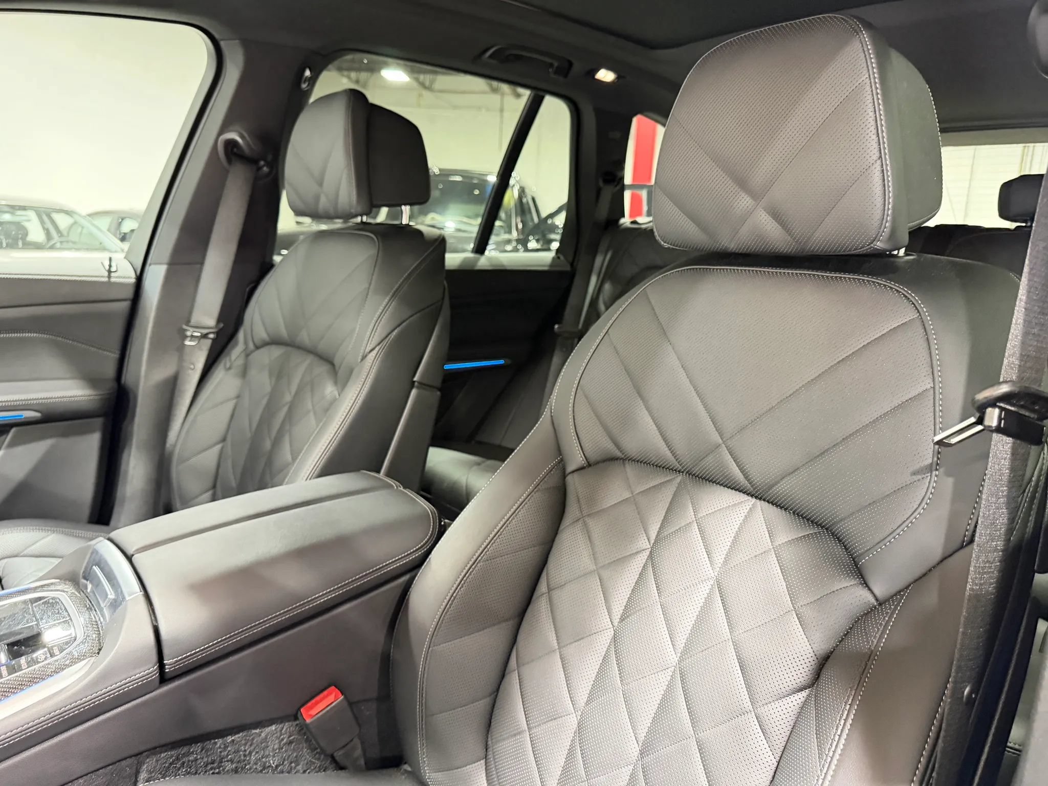 Used 2025 BMW X5 M60i w/ Climate Comfort Package AWD/4WD image 3