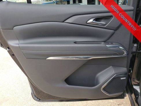 Used 2025 Chevrolet Traverse High Country image 16