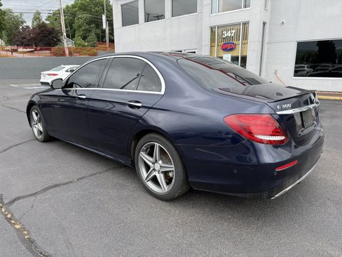 Used 2017 Mercedes-Benz E 300 4MATIC image 7