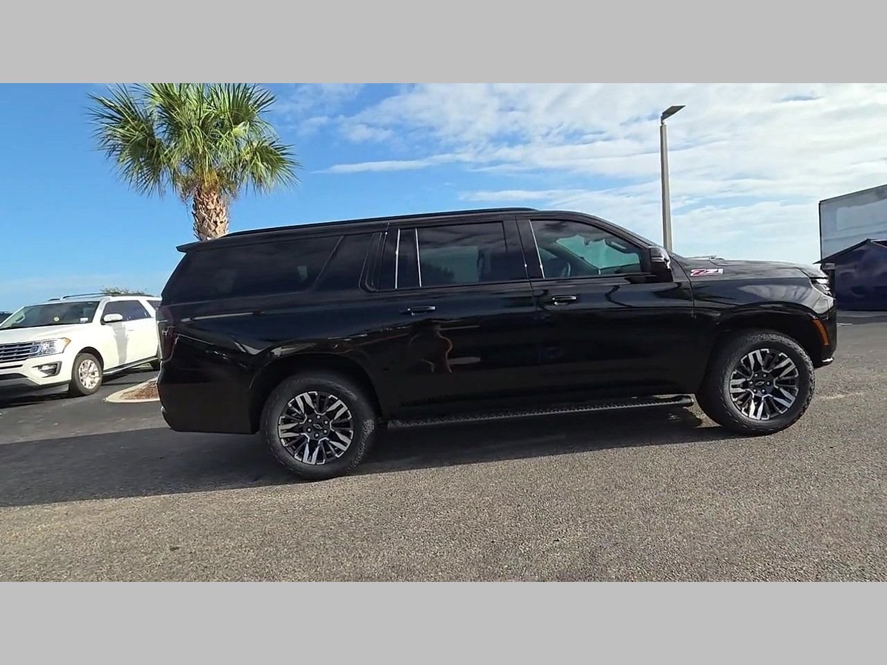 New 2026 Chevrolet Suburban Z71 w/ Z71 Off-Road Package AWD/4WD image 19